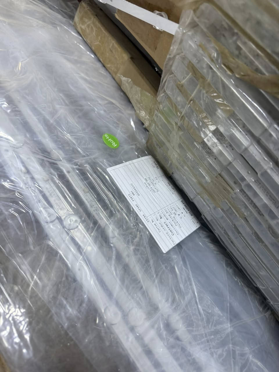 لدات شاشات حديث جميع الاحجام من 32 الى 85
كله جديد بعده بالجيس ممستعمل ابد بالكارتون مشكل 
كل كارتون تحتوي على اكثر من 10 مساطر لدات كله حديث 
الكارتون على 9 الف ابيع شلع مثل مشوفون كم كارتون بيها اكثر من ١٠ مساطر 
سعر الكارتون على 9 الف ابيع شلع فقط 
للتواصل : ***********
