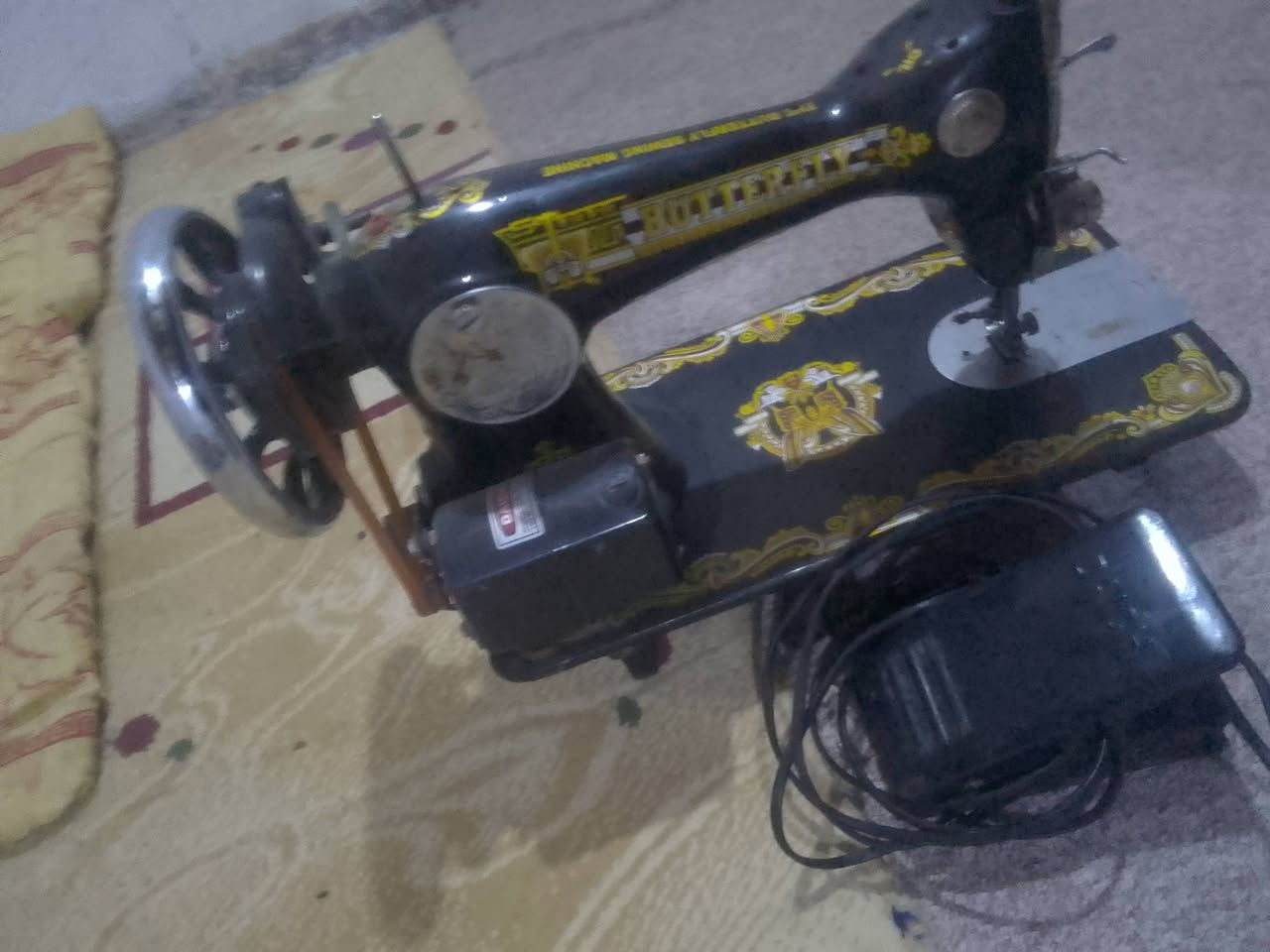 مكينه خياطه للبيع ويرهم مراوس ***********
