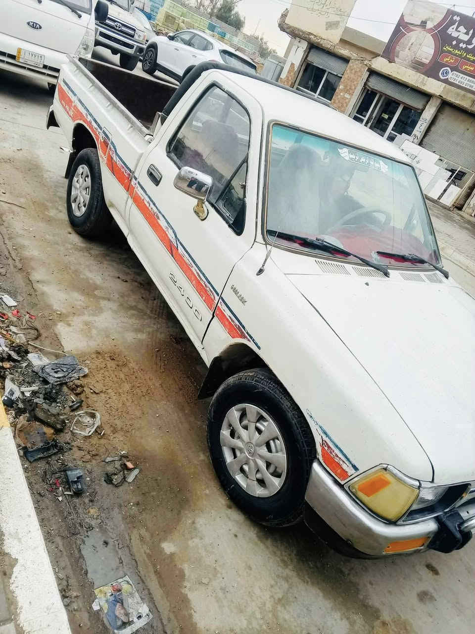 السلام عليكم سيارة تيوتا  موديل 90 رقم صلاح الدين الماني شرط التحويل صدر جديد تواير  أربعه جدد كهربائيات شغاله كير محرك بشرط سيارة مكفوله كفاله عامه من اصبغ ولضربه السعر 50 وبيه مجال مكلف بل نشر الاتصال ع رقم ***********
