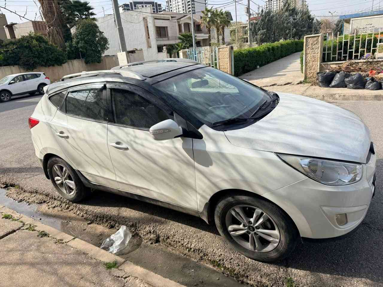 توسان 2011
حزام صبغ رقم اربيل 
كير مكينه حدادية شرط 
السعر 9600$
للاستفسار ***********
***********
مكان اربيل
