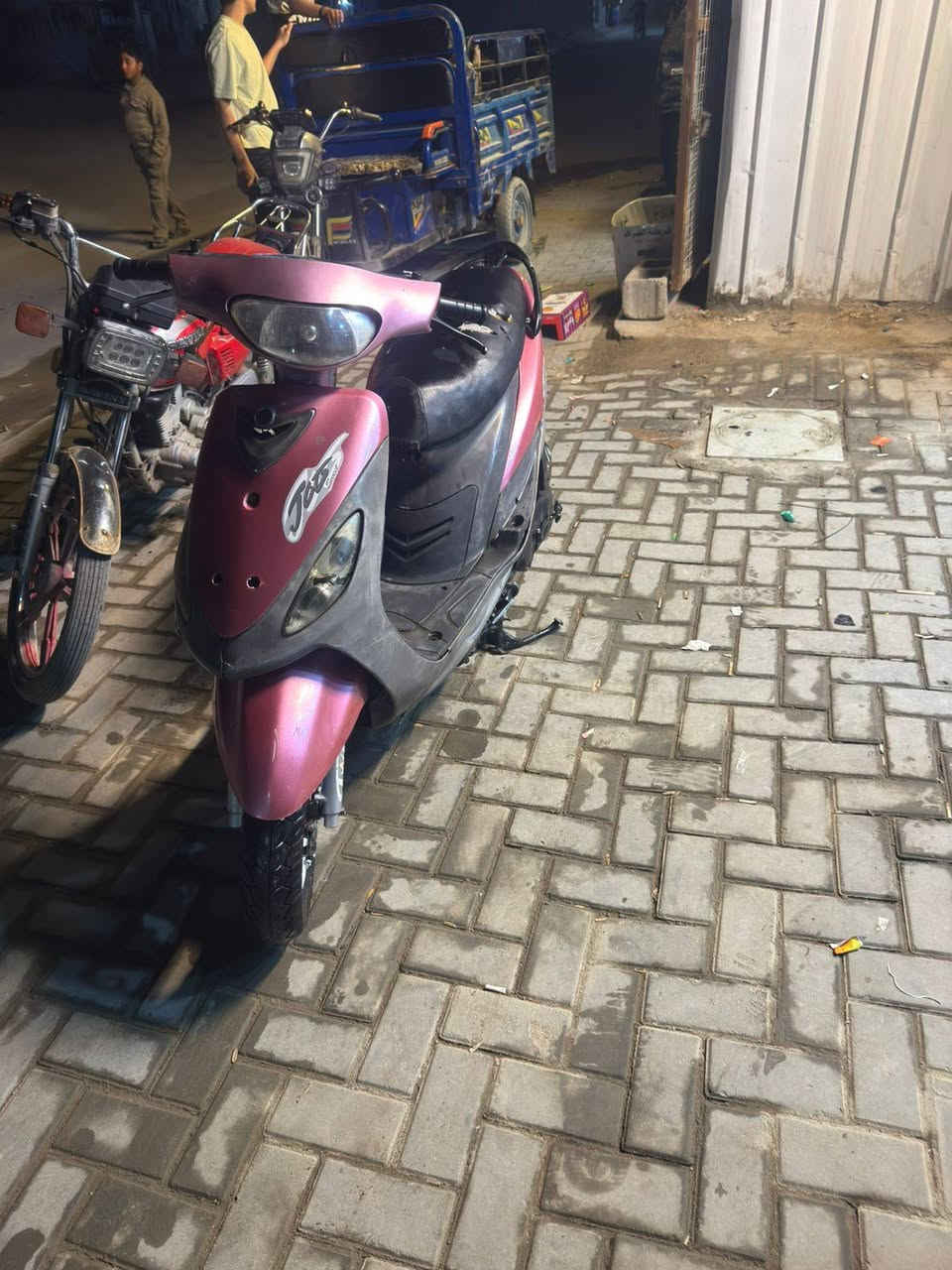 السلام عليكم
دراجة ماكس منغولي دراجة نظيفه بيها صوت بالكلج الامامي كهربائيات بريكات سلف هندر كلشي شغال 
السعر 450 وبيها مجال 
مكان العبيدي الشهداء الثالثة 
***********
