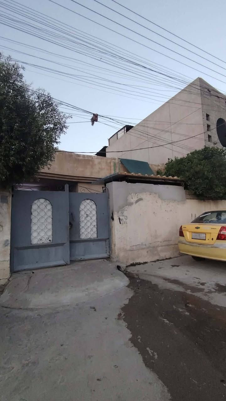 السلام عليكم ورحمه
عقار للبيع في حي الزهراء
(حي صدام ) مساحه البيت 220 متر 
 قريب جدا على الاسواق
1. وقريب على الروضه الحكوميه روظه الصقور
2. وابتدائيه شرحبيل ابن حسنه
3. وقرب ثانويه المقداد 
البيت يرهم للستثمار كمخزن ويصلح للسكن
للتواصل

اسيا. ***********
كورك. ***********
