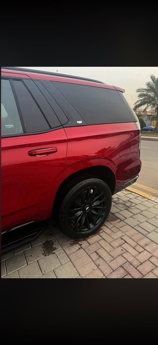 السلام عليكم لبيع كاديلاك موديل 2023 امريكي بيه 3 قطع صبغ جاملغ وبنيد وباب ماشيه 44 كير محرك بدون فتح موصفات معروفه مايحتاج اذكرهن مغلفه PPF السعر 550 وبيه مجال مكان السياره بغداد ***********
