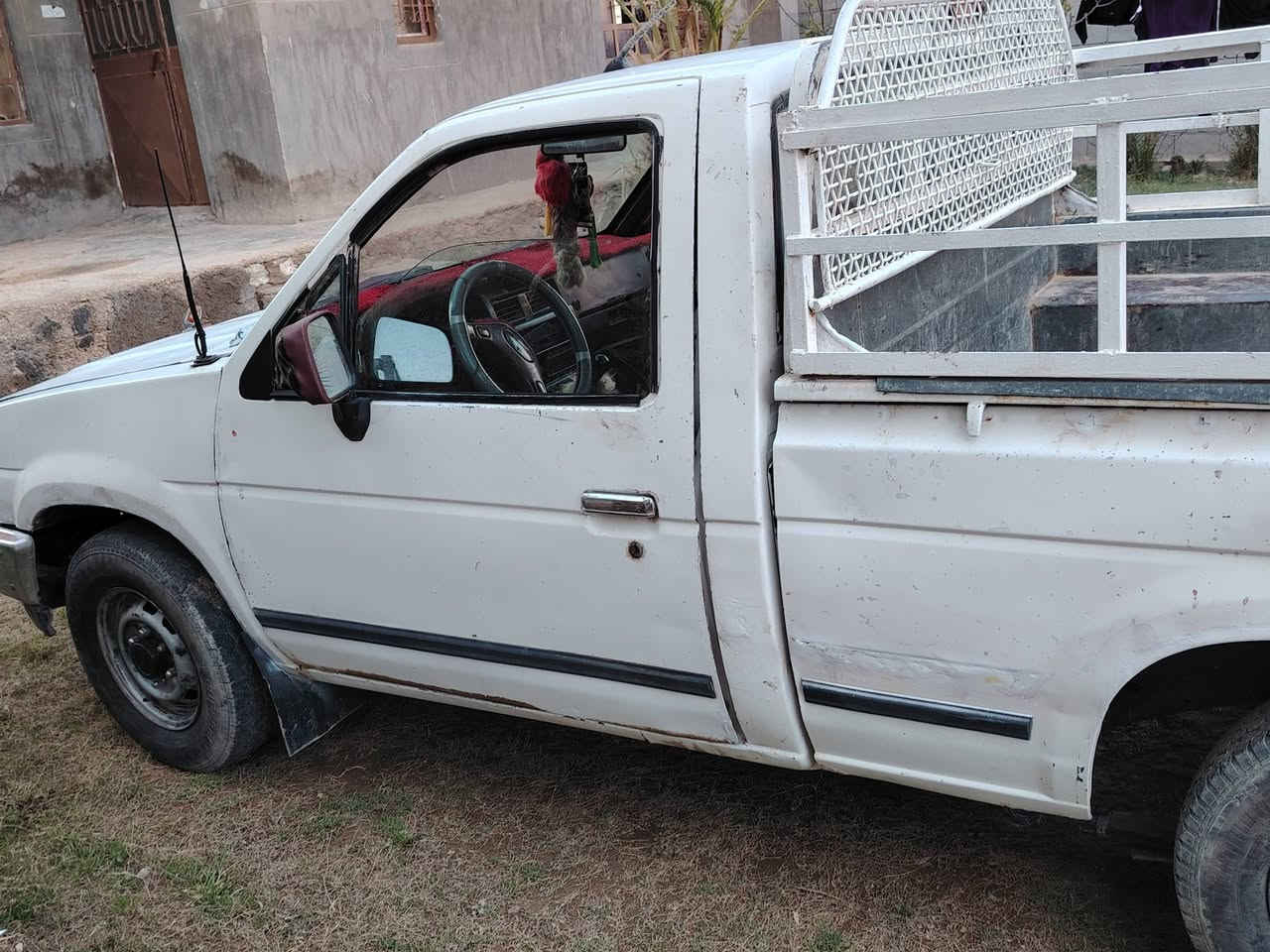 سلام عليكم  بيكم نيسان للبيع موديل 91 رقم انبار محرك واكسل فول كير 4 نمر شاصي بي تعمير  سعر 35 وبيه مجال مكان قظاء رمانه.. ***********
