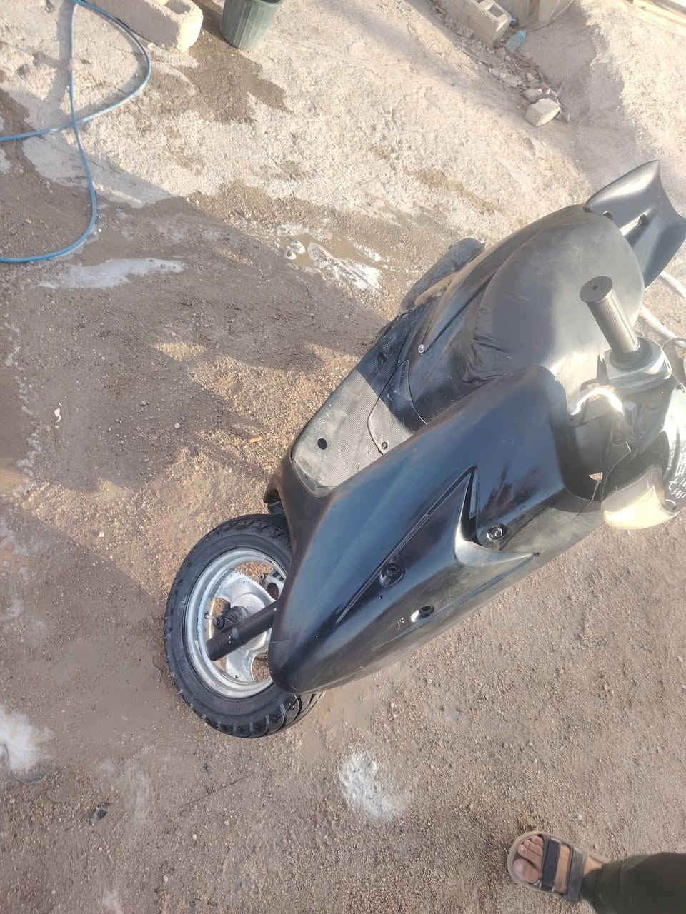 السلام عليكم دراجه عصفور للبيع رياضي مفتوحه لايت اصطاب الجنح شغال فقط بس السلف ما رابطين وايراته دراجه مفتوحه سعر 200 وبيها مجال قليل شرائط بالواتساب ***********
