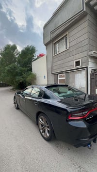 جارجر 2016 sxt  السيارة   مكينه 3600   حادثها جاملغ وبنيد وبيها 3 قطع ...