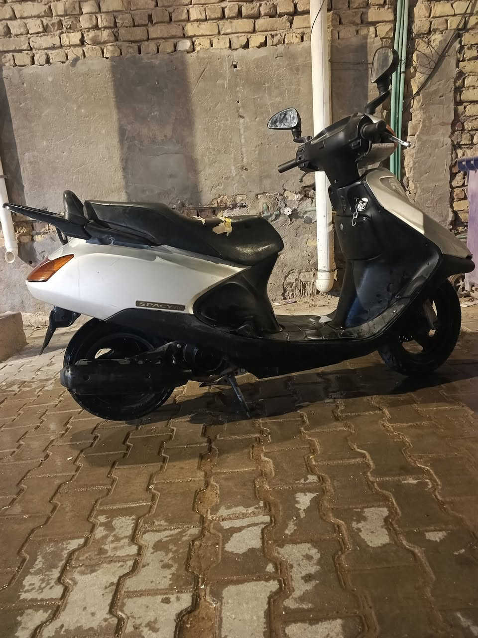سبيسي ياباني كفرات كله أصلي كهربائيات كله شغاله قفل ستيرن وجنطه مكينة  مفتوحة مرة وحدة و خير من الله السعر 550وبيها مجال مكاني كوت الكريمية ***********
