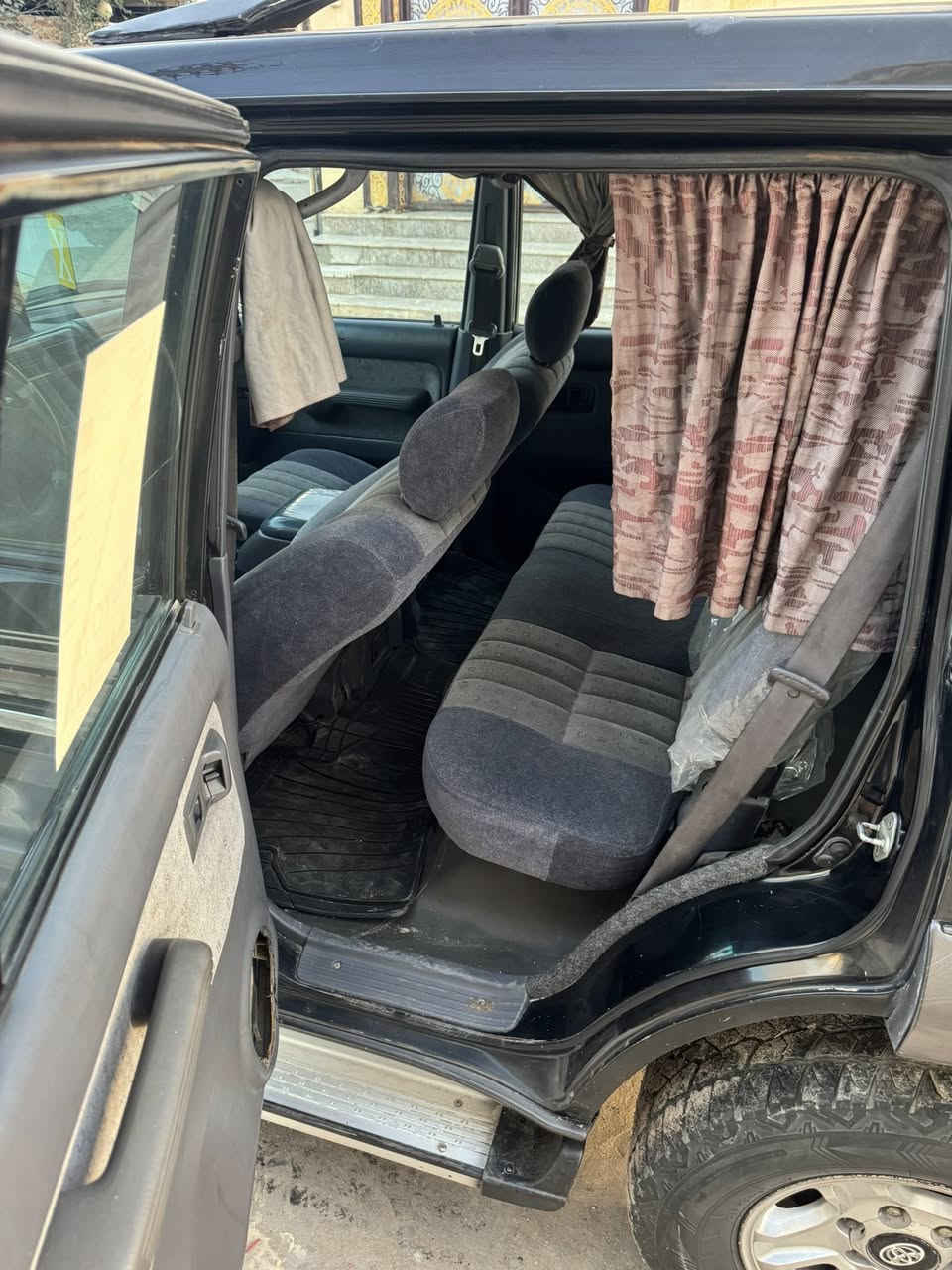 السلام عليكم للجنايه فقط
تويوتا برادو موديل 1998 كفاله عامه ضربه وصبغ وتبديل 6 سلندر 3400 السياره كلها علا وضعها البلادي تبريد 3 قطع 7 راكب غرفه جديده كهربائيات كلها شغاله لوكير شغال تبريد وتدفئه شغاله شاشه وكامره شغالات مابيها شي مايتشغل السياره كلها ع بلاد ومابيها نقص برغي مشروع وطني رقم نينوى بأسمنه  السياره احلى من الصور السعر 118 وبيها مجال مكاني ميسان العماره للاستفسار اكثر 
***********
