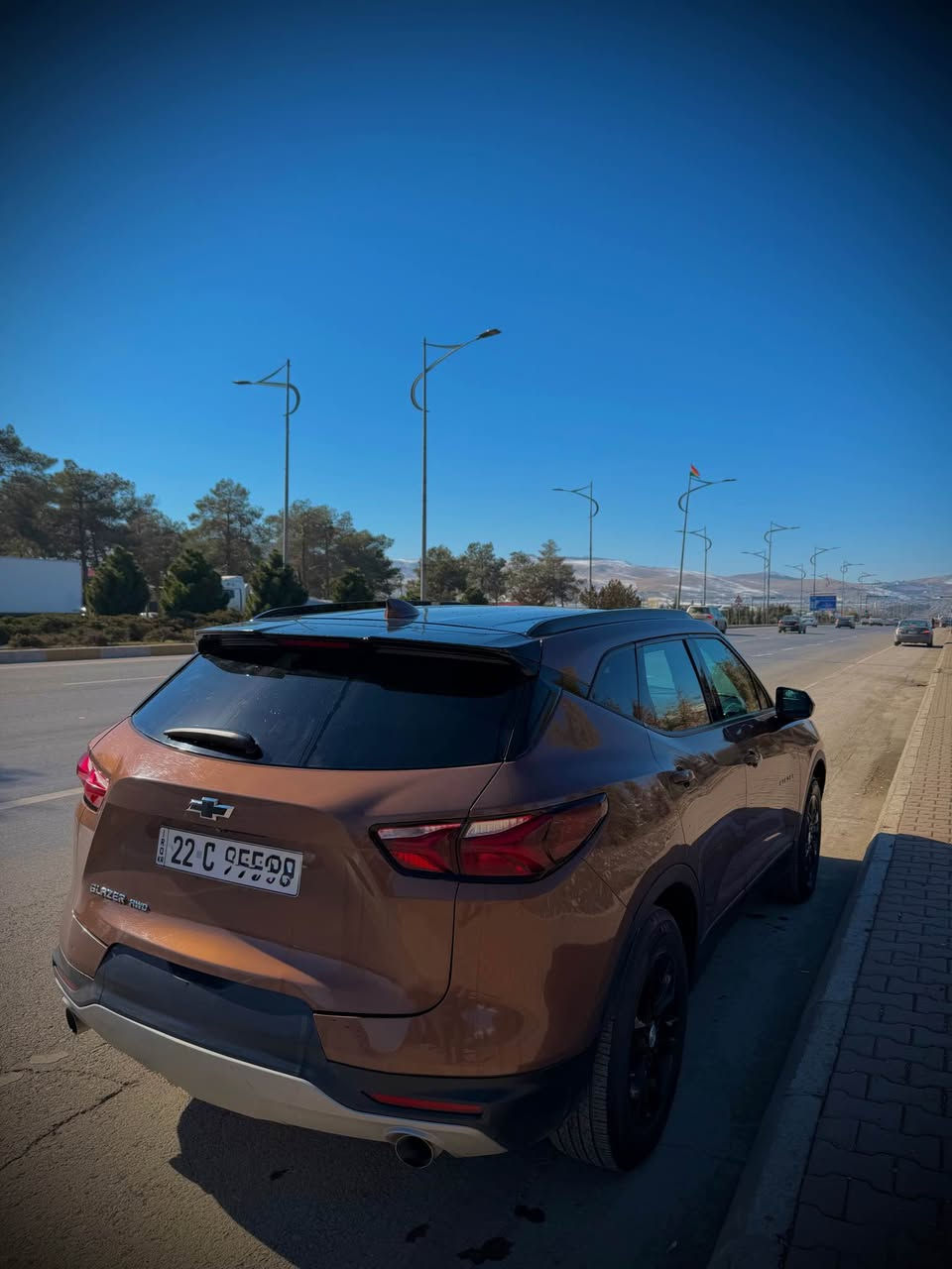 السلام عليكم ورحمة الله وبركاته.
____________________________
✅اسم السيارة : شوفرليت بلايزر
✅الموديل : 2023
✅رقم السيارة : رقم اربيل تحويل ملكية او وكالة  
✅السعر 178 جوه السوك 
✅سرقه فقط 3 قطع بدون حادث
✅عداد المسافة : 30 الف
✅مامشتغل اي كلوب بيها
____________________________
🔻1-حجم المحرك 4 سلندر 2000 تيربو  🔻
🔻2-ويل كب حجم 18 مع طقم تايرة 🔻بحالة ممتازة 
🔻3-بصمة ابواب و بصمة تشغيل 
🔻4-لايتات زينون عالي ناصي اصل 
🔻6-غرفة السيارة مخمل اسود  
🔻7-تحكم كهربائي لمقعد السائق 
🔻8-تحكم ستيرن جهتين متكامل 
🔻9-رادار امامي مانع للتصادم
🔻10-شاشة كبيرة الحجم للتحكم بكافة الايعازات
🔻11-كامرة خلفية 
🔻12-تشغيل عن بعد 
🔻13-وضعيات متعددة للقيادة 
🔻14-فور ويل
للاستفسار *********** النجف, العراق
