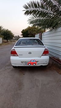 نيسان سني ٢٠٠٨ بغداد السياره بيها بنيد وباب السائق مبدل السياره خير من...