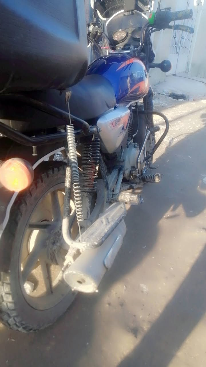 سلام عليكم بوكسر مديل 23 أوراق تالفه وعندي استنساخ دراجه خير من الله من ايدك للشارع ومكينه خرسه لا نتقيص ولا تبخير عارضهه بمليون وبيهه مجال العنوان مدينه الصدر الرقم ***********
