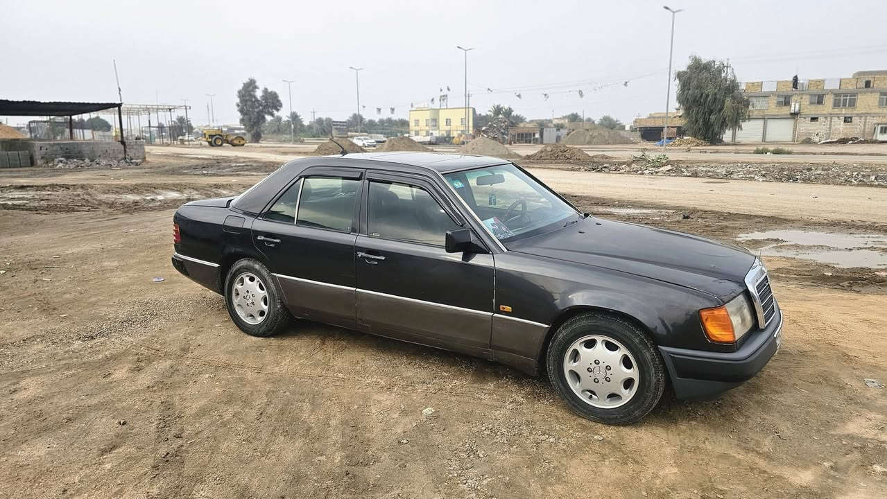 مارسدس دب للبيع
مديل 92 محور محرك 3000
لون رصاصي غير محدد 
السياره خير من الله
مكان السيارة 🚗 بابل 
غير متواجد على الفيس بوك 
الاستفسار اتصل على الرقم ***********
***********
