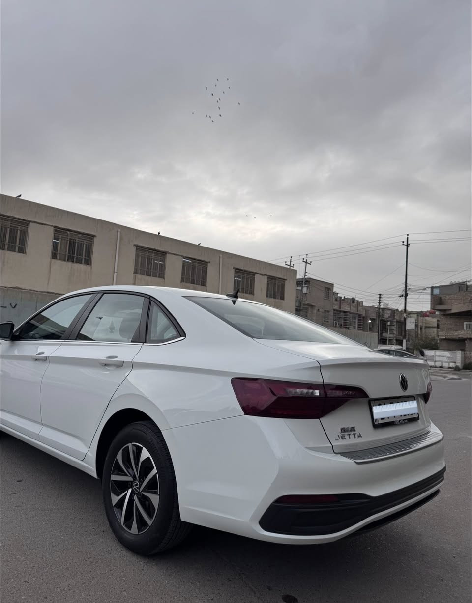 سلام عليكم 

فولكسواكن جيتا 2024 سياره جديده نص فول 

بيها نص البنيد صبغ فقط بدون دواخل بدون كلشي 

المواصفات: 
رادار امامي 
رادار جانبي 
رادار خلفي 
حساس خلفي 
كامره خلفيه 
تحديد مسار 
تحكمات ستيرن 
سايد بريك بصمه 
شاشه كبيره 
لايت زنون بلادي 
وباقي المواصفات المعروبه 

سياره جديده بمعنه الكلمه واحلى من الصور 

ماشيه 24.000 ميل رقم دهوك بأسمي هزه وسنويه ورقم كله جديد تحويل ثاني يوم 

مكان السياره بغداد 

لااستفسار : ***********
