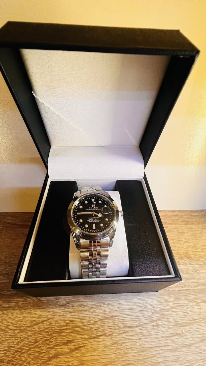 عنوان للفخامة… وهيبة ما تنوصف

ساعة بتصميم كلاسيكي أنيق ولمسة فخمة تعكس الذوق الراقي والقوة بنفس الوقت.
هيكل معدني متين مع ميناء أسود واضح وتفاصيل دقيقة تعطيك حضور مميز بكل مكان.

✨ مناسبة للاستخدام اليومي والمناسبات
✨ تصميم رجالي فاخر يلفت الأنظار
✨ خيار مثالي لعشّاق الأناقة والهيبة

إذا تحب تظهر بأسلوب مختلف… هذه الساعة صنعت إلك 😎🔥
مكتب الساهر للموبايل

#ساعات #فخامة #اناقة_رجالية #ستايل #اكسسوارات


**إذا كنت صاحب هذا الإعلان وتريد حذفه لأي سبب، رجاءا أرسل رسالة إلى الدعم الفني**