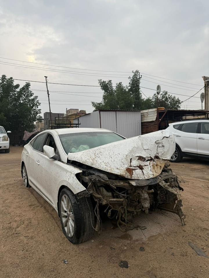 السلام عليكم 
ازيرا ٢٠١٥ 
رقم اربيل بإسم شركة 
سنوية منتهية 
وكالة بإسمي 
مكان السيارة بصرة 
السعر ٦٥ 

للتواصل 
*********** 
متواجد واتساب
