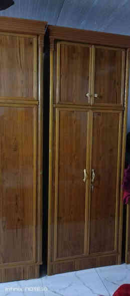 السلام عليكم عندي الغرفه نضيفه البيع  السعر خاص  ***********
