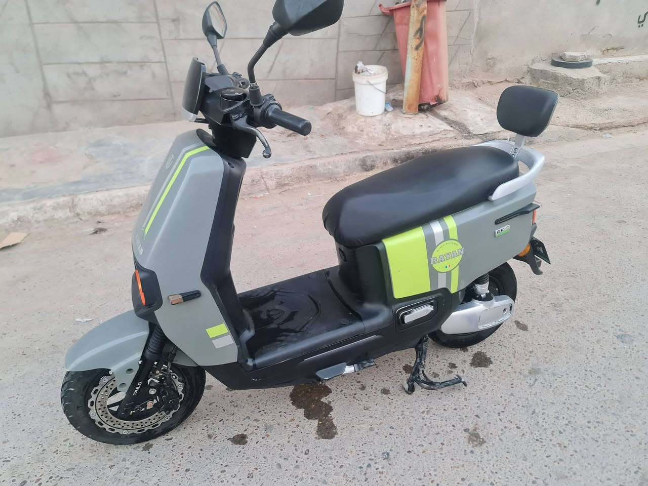دراجه ريان للبيع ٦ بطاريات جديده جدا تايرات قبل اسبوع  جدد وبتريات هم  ٦ جدد  شغله فول السعر ٧٥٠ بيها مجال قليل مكاني بغداد المشتل ت***********
