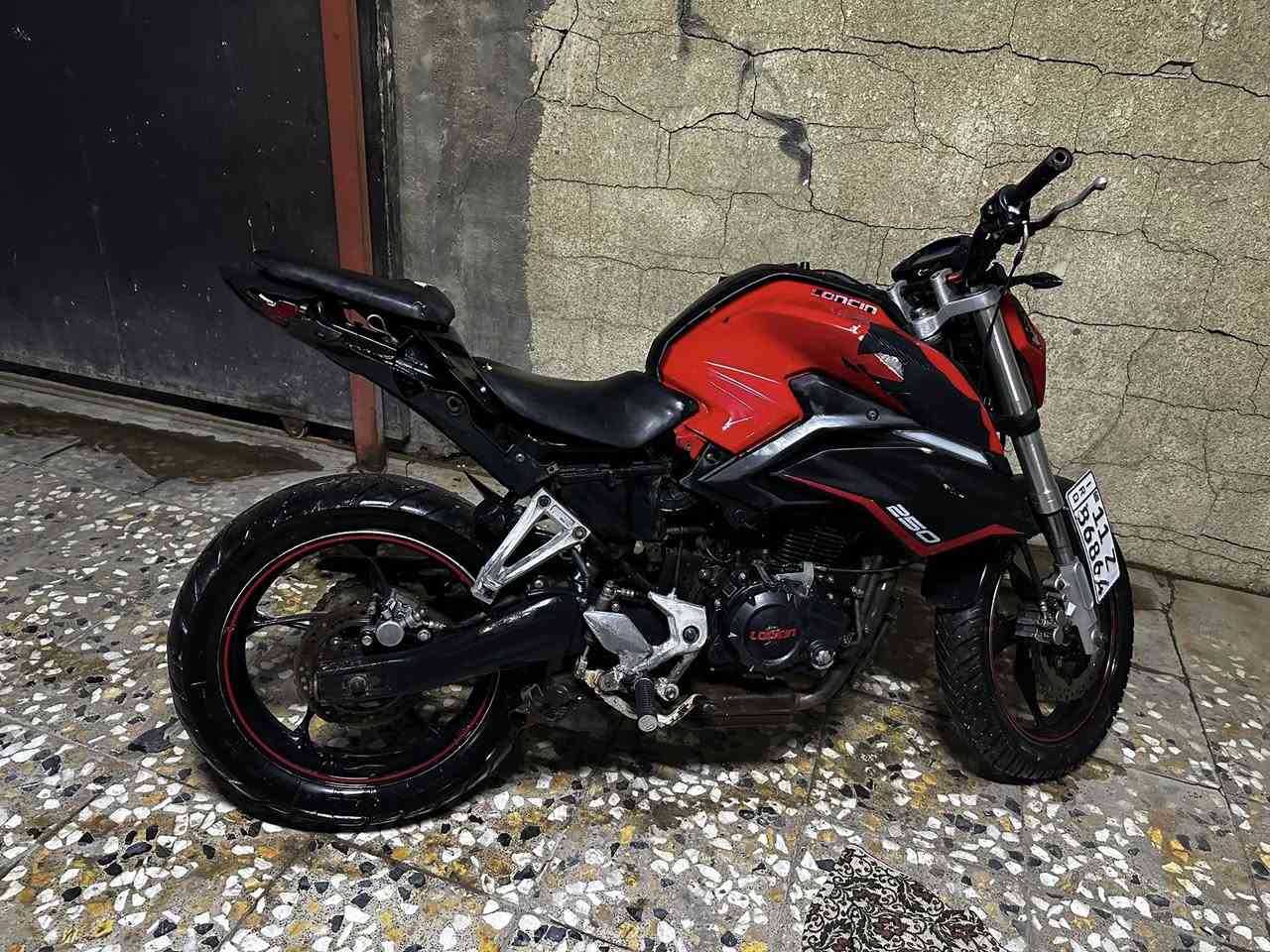 سلام عليكم اخوان دراجه لونسين 250cc كفاله گير ومكينه وضفيره وعقل نقصها بس الكفرات الجانبيه مثل ما موضح گدامكم دراجة رقم وسنوية جاهزا بس تشغل وتطلع 

سعرها 18 وبيها مجال للشراي 

اخوان اني مكلف بالنشر عنوانها بغداد 
رقم راعيها /***********
