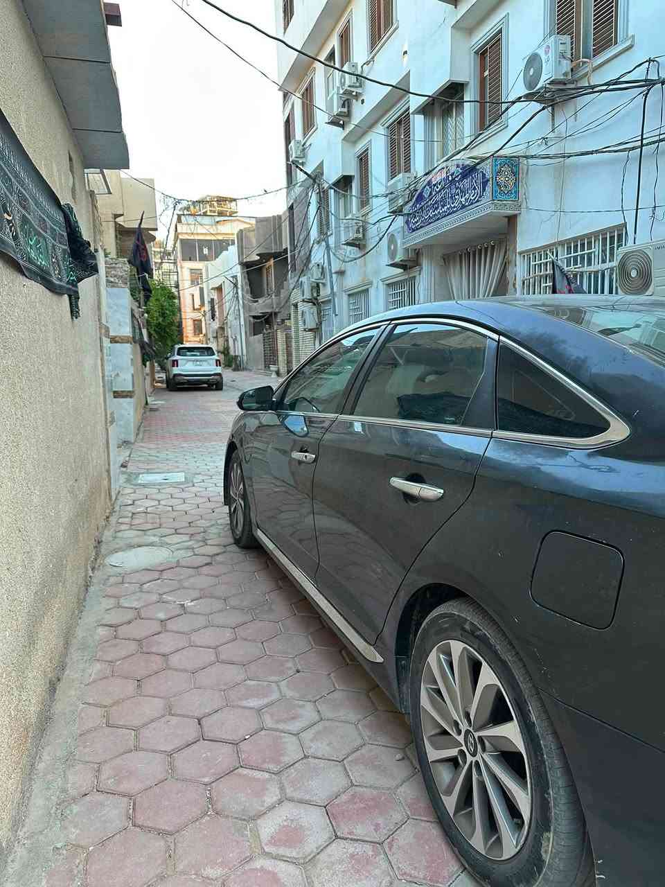 سلام عليكم سوناتا  موديل 15 
 2.4 Gdi 
 مواصفات سبورت 
اشاير مري تحكمات ستيرن  كشن كهرباء  وبقيه المواصفات المعروفه 
السياره مسوياها ادامه كامله  لمنضومه البانزين  ولبلكات وحتى الجويتر جديد بيها.  مي كله زيتي اخضر

منضومة التبريد ياباني اني بدلتها كلها قبل ٣ اشهر من الكمبريسر للفريز  وتبريدها ثلج بعز الظهر لا فصله ولا اي شي  

تايرات ودسكات جدد 
￼حادثها جنطة 

رقمها بغداد مميز  56556 
مكاني كربلاء
سعرها 110
***********
