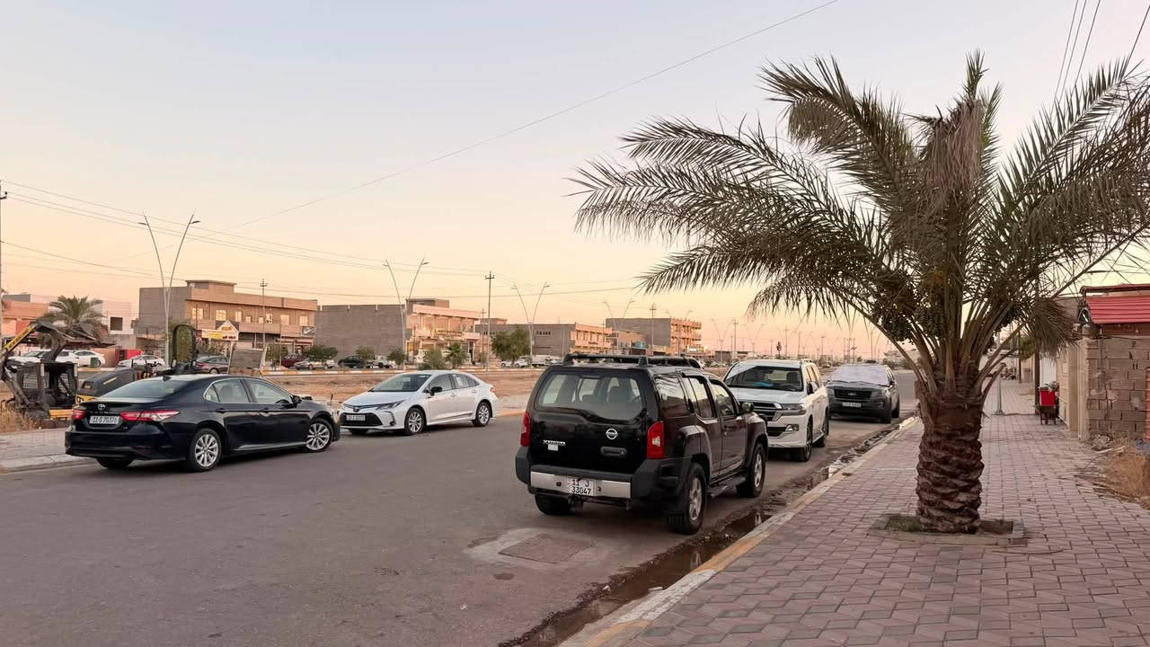 السلام عليكم
دار 600 متر في  القادسية شارع المستشفى 
قديم مقابل التجاري + مقابل حديقة
الواجة 20*30 والنزال
شارع 20 الخدمي 
دار قديم ولكن جاهز للسكن 
من القطع المميز في شارع المستشفى القادسية 
وقريب ع شارع العام 
للاستفسار اكثر مراجعة مكتب عقارات و مقاولات السردام او الاتصال 
***********
***********
