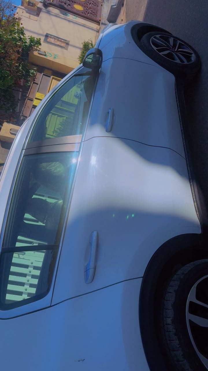 السلام عليكم للبيع
سبورتج موديل 2020 خليجي 
 رقم بغداد الانكليزي الجديد مشروع وطني باسمي السيارة تنتهي ل2030تحويل مباشر محرك 2000
سيارة نظيفة ماشية 79ميل مال بيت
تشغيل بصمه ابواب داخل جلد ومخمل كشنات كهرباء اشارات بالمرايا حساسات امامي وخلفي لد نهاري
تحكمات ستيرن تبريد قطعتين امامي وخلفي شاشه تاب  
سيارة فول ماعدا البنوراما والجنطةمو كهرباء 
كاميرا خلفي 3 أنظمة قيادة نورمل/ايكو/سبورت 
السياره جاهزه من كل النواحي
سعر 190$  ورقه 
الاتصال الرقم ***********
مكان بغداد الاعظميه
