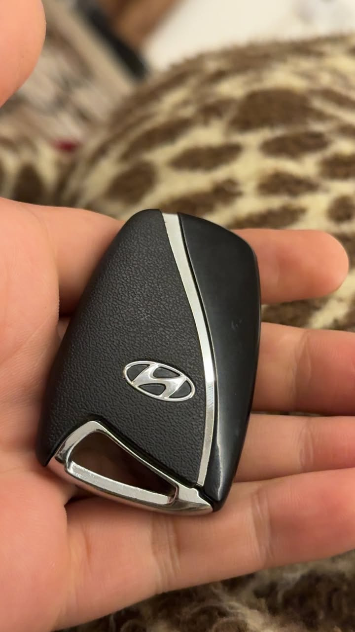 بصمه سياره اصليه من امريكا اجتي بسياره
تكدر تبرمجها وتخليها سبير لسيارتك 
مال سنتافي موديل 14-18
كلها ترهم 
سعرها 75 الف قفل اصليه مو تجاري 
***********
مكاني بغداد حي الجهاد
