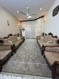 المساحة 150م واجهة7.5م يحتوي الدار على كراج يسع سيارة وصالة وحمام ضيوف...