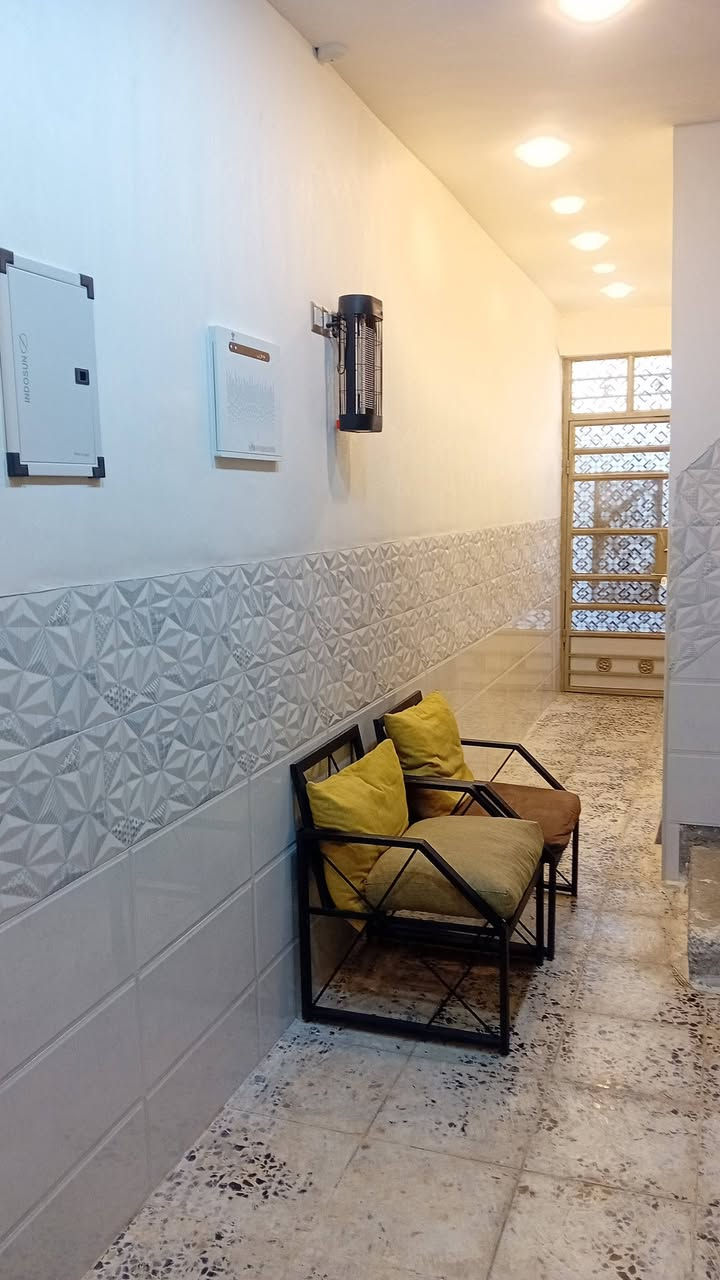 بيت للبيع ابو عظام  مساحه ١٠٠ متر يحتوي علئ غرفتين نوم ستقبال غرف نوم كبار مطبخ صحيات ٢ بيت طابقين بناء طابوق جمهوري البيت جديد سنة بناء٢٠٢٤ ستفسار اتصال على الرقم***********
