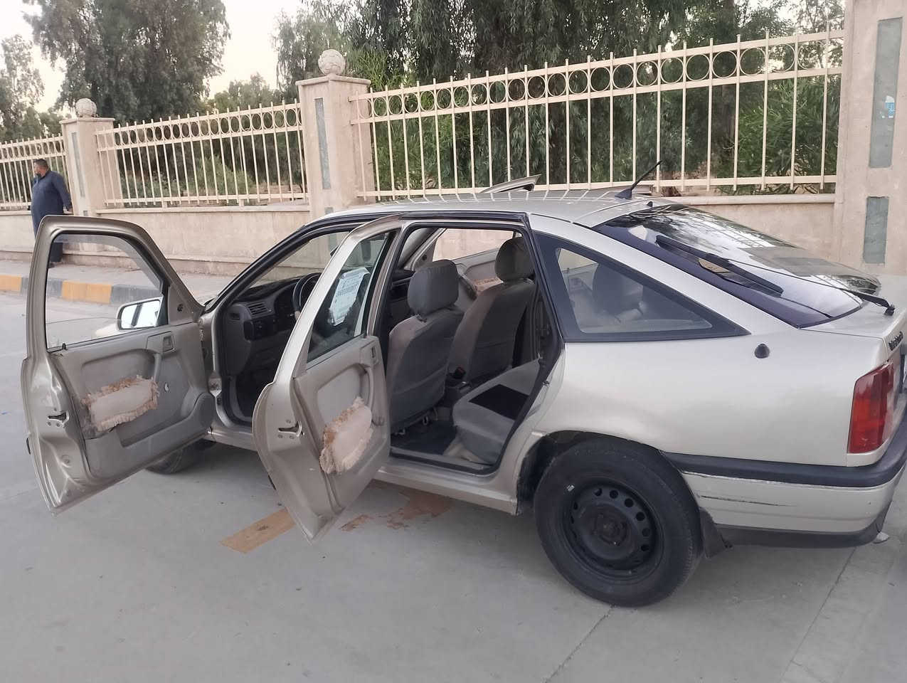 سياره للبيع فكتره 
مكرك 20 كير شرط
كهربائيات كلها شغال
تبريد نقص بس غاز
تواير جدد رقم نينوى مصطره 
السعر 45 وبيها مجال حك الجيه
رقم موبايل

‏‪***********‬‏
