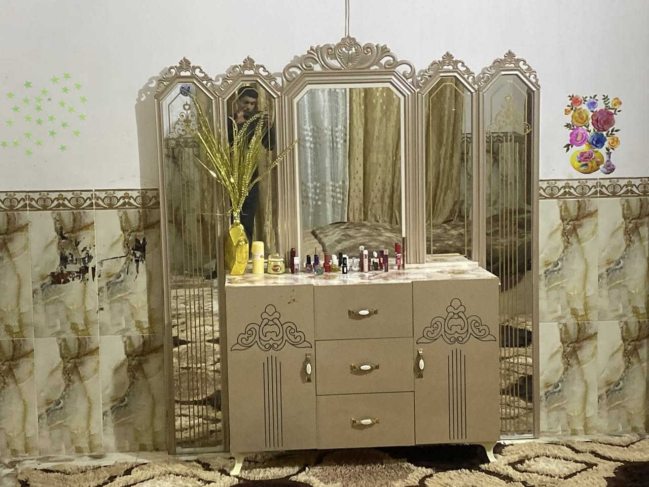 غرفه تركيه للبيع جديده استخدام شهر واحد اخذتها بمليونين و٧٠٠  رايدها بمليون و٦٠٠ مكاني ديالى الخالص 
*********** وتسابً
