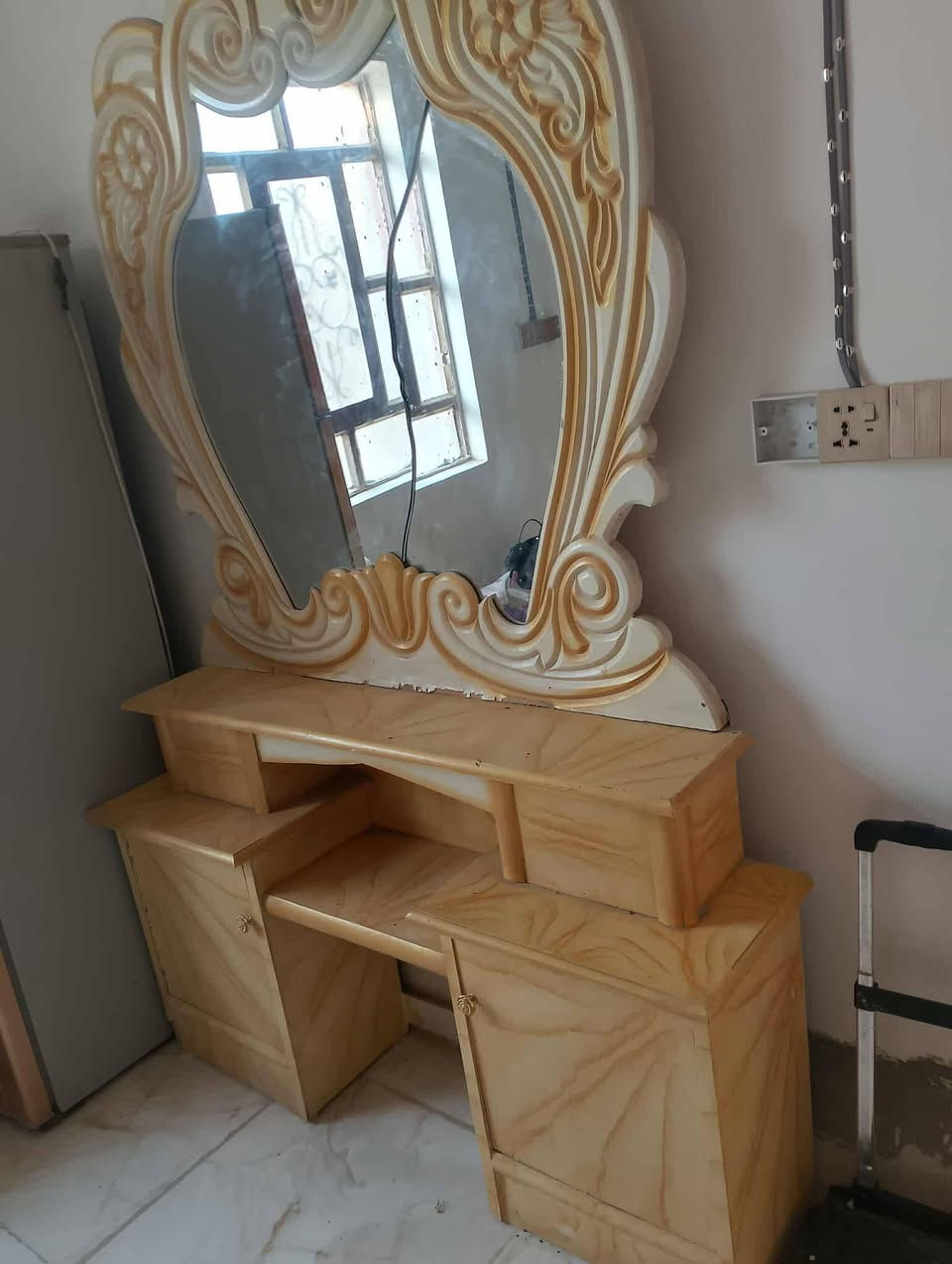 غرفه نوم للبيع كل ضرر مابيها بس جامة ميز تواليت مكسورة مكان نجف  سعر مناسب شراي يتفضل خاص


**إذا كنت صاحب هذا الإعلان وتريد حذفه لأي سبب، رجاءا أرسل رسالة إلى الدعم الفني**