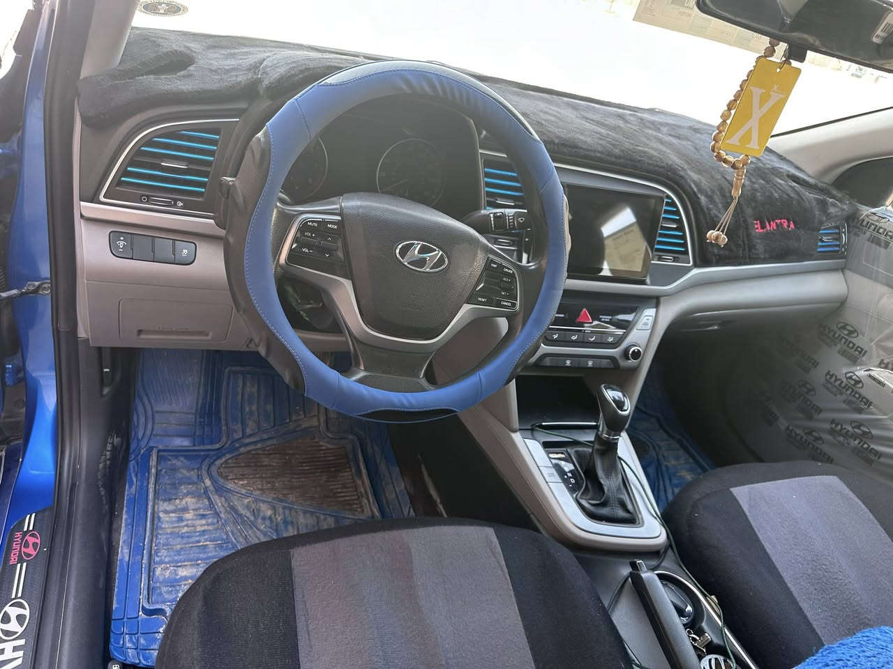 السلام عليكم النترا 2017 نص فول وارد أمريكي حادث فقط بنيد 
مكينه 2000 دوش كير at منظومه تبريد منظومه زنون دوشمه جديده متصرف عليها كلشي 
السعر 127 بيها مجال بسيط حك الجيه سياره جهازه ومتعوب عليها  العنوان بغداد بسمايه ***********–***********
