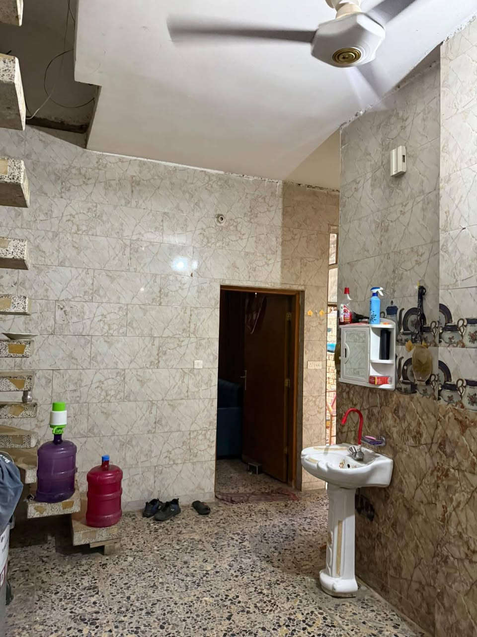 سلام عليكم
بيت مساحته (75متر) طابقين كامل مكمل البيت نفه مو محكم 5×15 + + تشجير 
عنوان البيت الحريه حي سلام نهاية شارع 20 خلف ملاعب  فنجان او مسبح بيت شوي بي نقوصات 
للاستفسار    
*********** نتشرف بيكم❤
