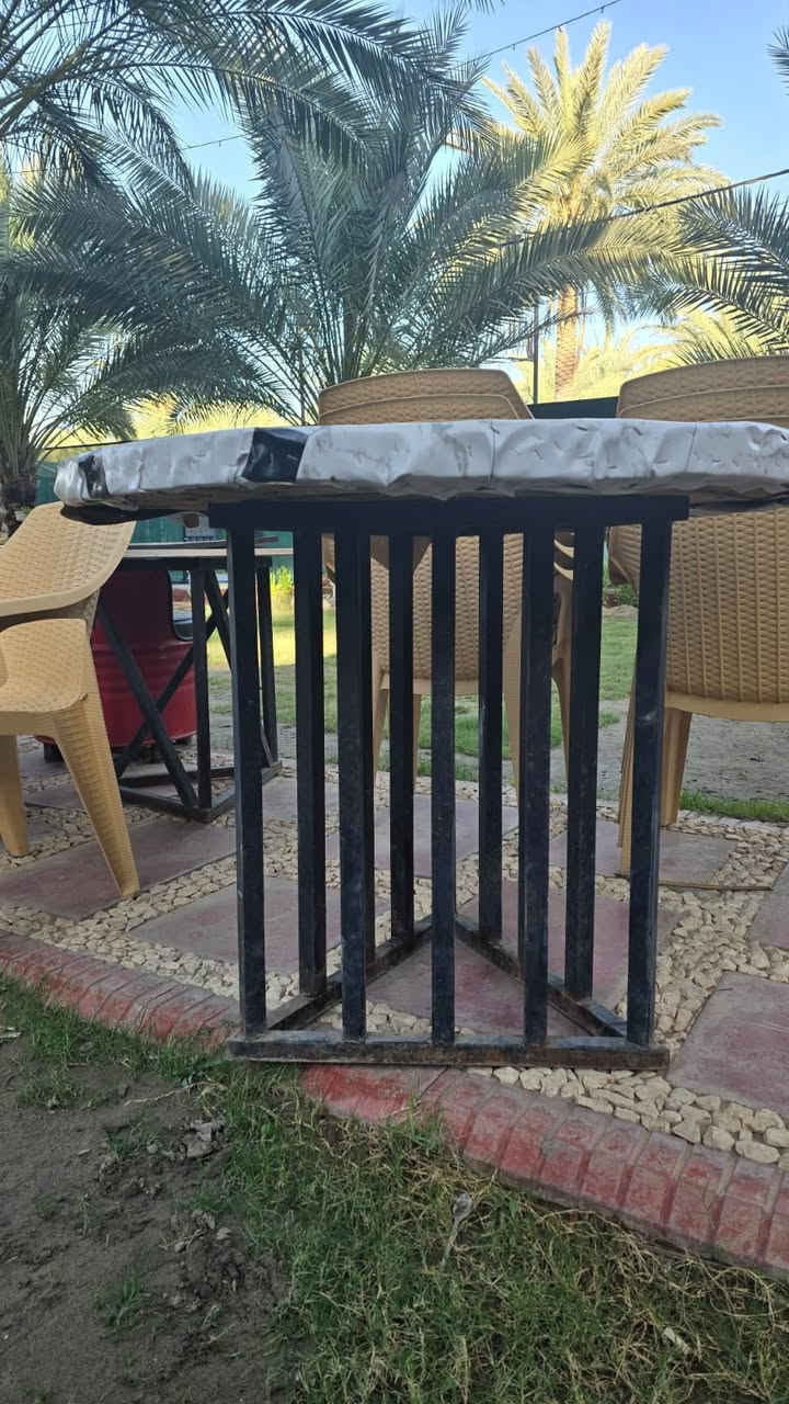 كرسي حديدللبيع السعر ٣٠ الف الميز حديد سعره ٣٥ الف الكمية المتوفره 13 ميز و 55 كرسي للتواصل واتساب *********** 
الاسعار بيهه مجال
