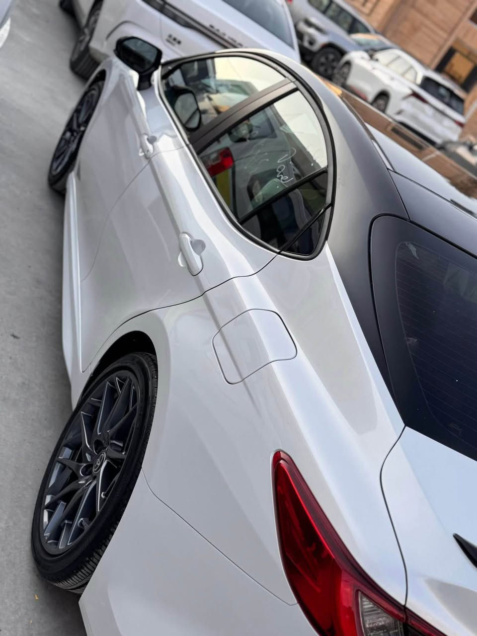 السلام عليكم

كامري 2025 هايبرد وراد امريكي xse تو كلر

بانوراما داخل احمر مقاعد تدفئه وتبريد

داتا شو عرض لمقياس السرعه وباقي المواصفات معروفه بهاية الفئه. 

السياره حادثها مرفق بالصور بنيد وجاملغ  وبيها صبغ بنيد ووربع جاملغ

والدعاميه جبتلها لون مطابق وتصليحها على ايدي كله اصلي 

السيارة رقم بغداد اني مستوردها وبأسمي 

مكان السيارة بغداد زيونة

السعر 258

*********** بغداد, العراق
