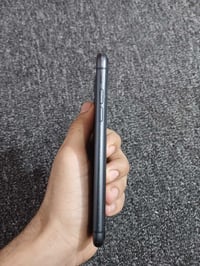 آيفون ١١ • ١٢٨ گيكه • بطاريه ١٠٠