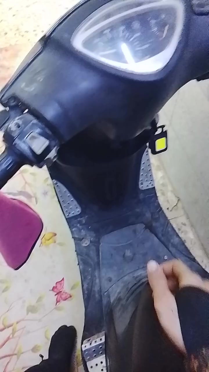 دراجة ماكس عدلة كاملة نقص مابيهاشغل وتروح نص نكرة وهند واحد تشتغل ماكينة مامفتوحة كابريتر بلاد مالهة
525 سعر مناسب وبيهامجال وتدللون


**إذا كنت صاحب هذا الإعلان وتريد حذفه لأي سبب، رجاءا أرسل رسالة إلى الدعم الفني**