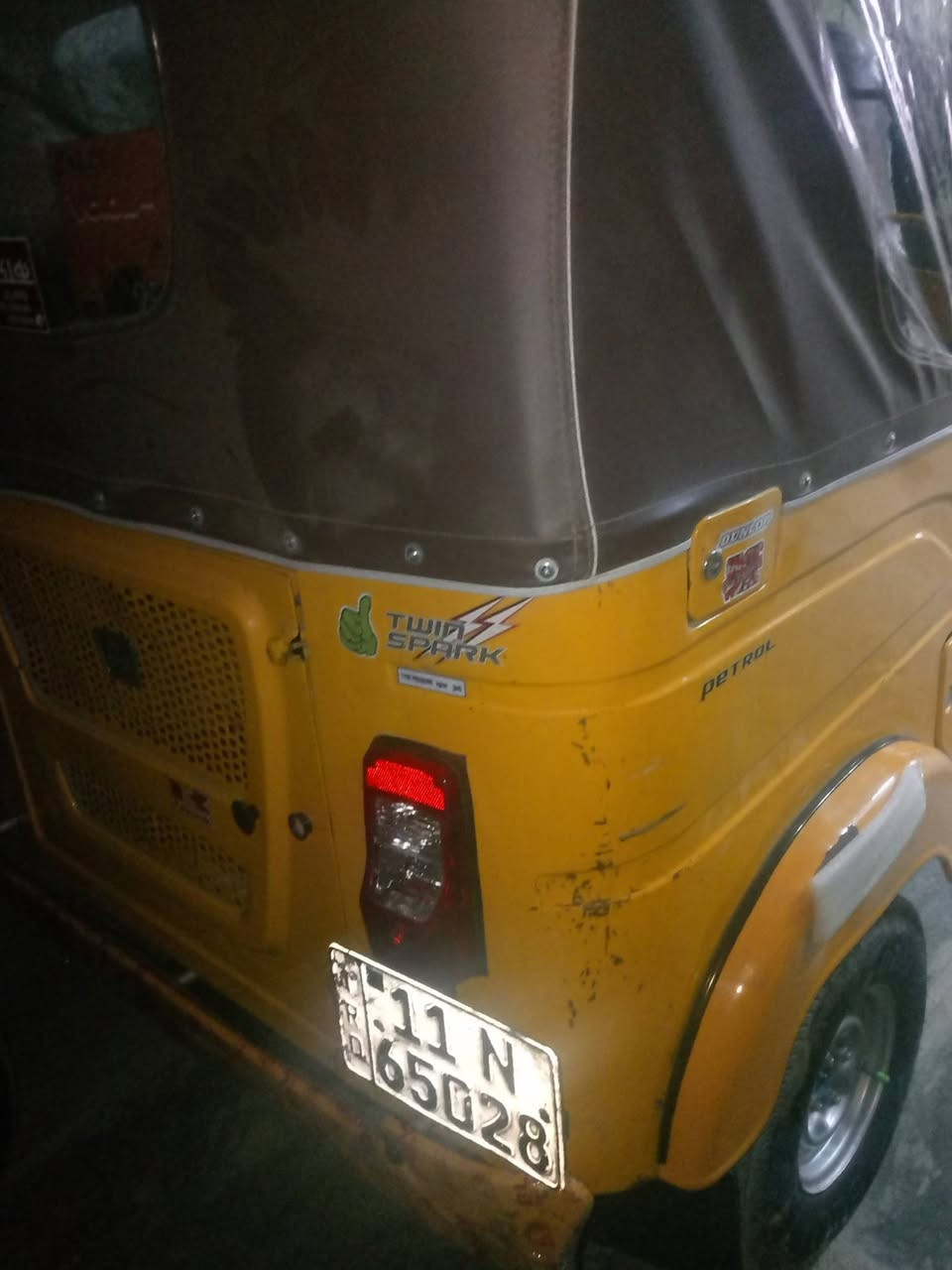 تكتك للبيع موديل ٢٠٢١ شهر ١١رقم سنويه انكليزي بيه بس طخات بارد ما بيه معجون ولا صبغ تكتك جاهزه  السعر ٧ و٦٠٠ الاتصال ***********
