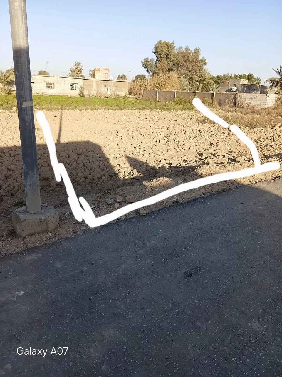 قطعه سكنيةزراعية للبيع مساحة ٣٠٠ متر خدمات متوفرة خلف محطة الكهرباء باتجاه فرع المصلخ تبعد عن الشارع الرئيسي ١٠٠ متر السعر ٢٥ مليون  ***********
