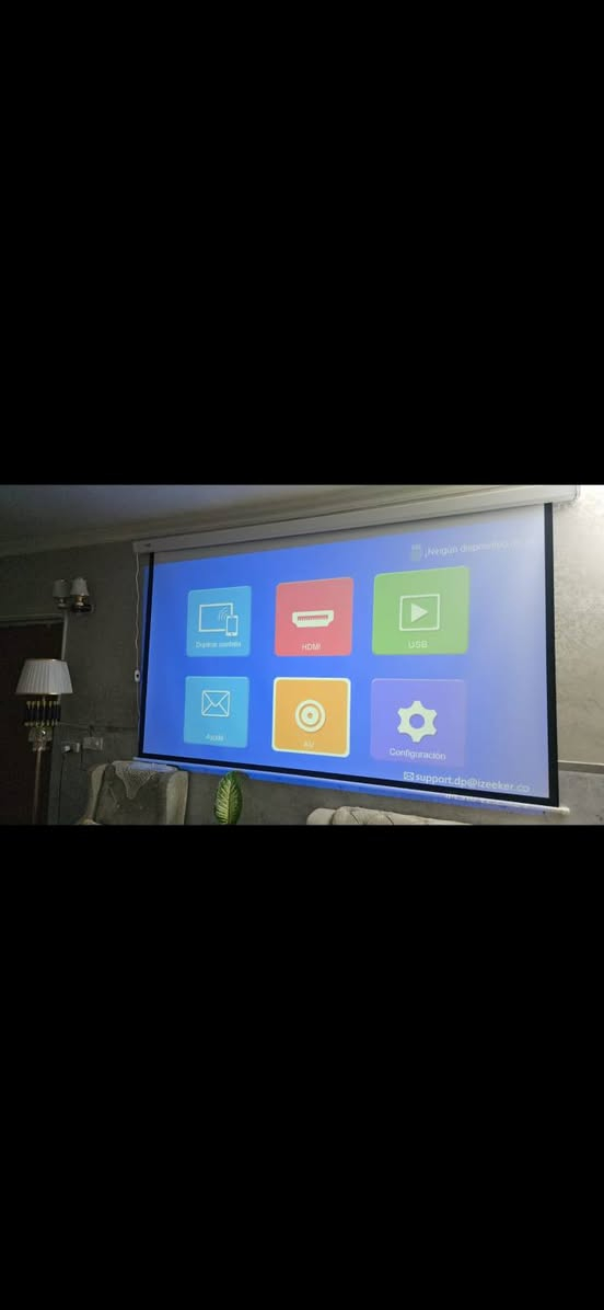 عرض خاص
٨٠ الف توصيل مجاني تنفع للتدريس تربط جميع الموبايلات ايفون كلاكسي نت بدون نت
مع جنطه انيقه مع ستاند 
المنتج هو جهاز عرض (بروجكتور) من نوع iZEEKER iPL310.
الدقة: دقة أصلية 1080 بكسل (Full HD) مع دعم لتشغيل مقاطع الفيديو بدقة 4K. 
الاتصال: يدعم اتصال الواي فاي (Wi-Fi) لعكس شاشة الهاتف، ويحتوي على بلوتوث. 
المنافذ: مجهز بمنافذ HDMI، USB، و AV لتوصيل مختلف الأجهزة مثل أجهزة التلفاز، الحواسيب المحمولة، ومشغلات الفيديو. 
السطوع: يتميز بسطوع عالٍ يصل إلى 13000 لكس.


**إذا كنت صاحب هذا الإعلان وتريد حذفه لأي سبب، رجاءا أرسل رسالة إلى الدعم الفني**