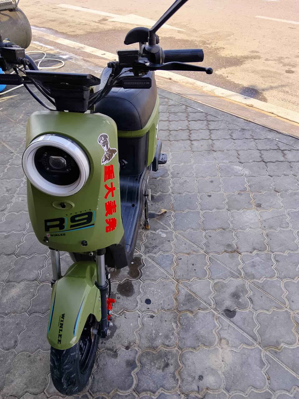 R9  5 بطاريات كبار نضافه 80/100عنوان زبير قرب المحكمه جديده سعر 350 شراي يتصل ***********
