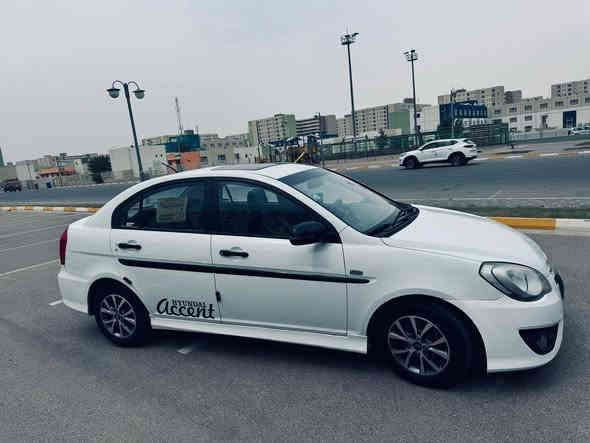 السلام عليكم سياره اكسنت 2011 الشكل الرياضي خليجي سياره جديده ونضيفه بيها صبغ قطعتين بدون دواخل مكاني كوت موكز لمدينه سياره بسمي ثاني يوم تحويل مصفره السعر 91 وبيها مجال  مكينه كير خير من الله مكينه 1600 غرامات رقمي ***********
