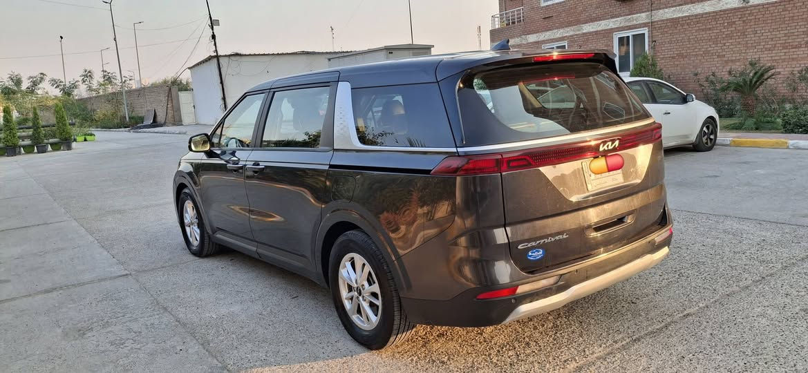 السلام عليكم
كيا كرنفال 2022 بغداد 
للمراوس مع موديل أحدث او تيوتا سينا 

المواصفات /بصمه كامره حساسات كشنات جلد كشن السائق كهرباء تدفئه بالكشنات شاشات تحكم ستيرن 3انظمة قياده توقف ذاتي اشاره بالمرايه رادار ابواب سلايت 
الضرر/باب سلايت وجاملغ خلفي جهة السكن وباب الجنطه بارد قليل 

عنوان السياره / بغداد 
للاستفسار/ ***********
