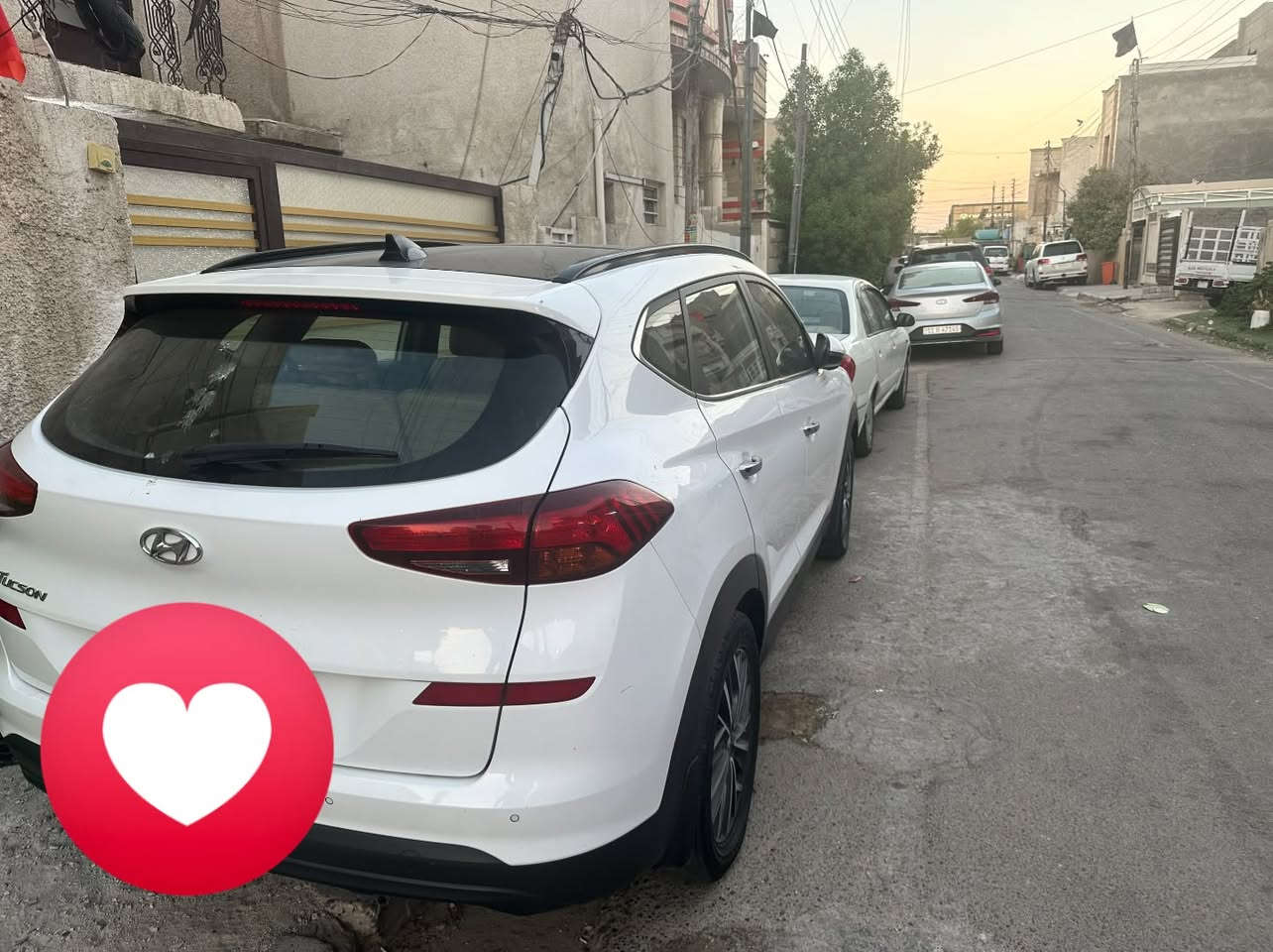 للبيع هيونداي توسان 2020 خليجي – فل مواصفات
الموديل: 2020
الوارد: خليجي
الممشى: 106,000 كم حقيقي
المحرك: 2.0 لتر بنزين
ناقل الحركة: أوتوماتيك
نظام الدفع: أمامي
فتحة سقف بانوراما
دخول ذكي بدون مفتاح (Smart Key)
مقاعد جلد
تحكم كهربائي بمقعد السائق
شاشة لمس مع Apple CarPlay وAndroid Auto
كاميرا خلفية
حساسات أمامية وخلفية
مثبت سرعة
تحكم بالمقود
مكيف أوتوماتيك ثنائي التحكم
مرايا كهربائية قابلة للطي
إضاءة LED أمامية ونهارية
ويل ألمنيوم أصلي
نظام المحافظة على المسار
نظام مراقبة النقطة العمياء
نظام التحذير من الاصطدام
حساسات ضغط الإطارات
نظام ABS وESP
وسائد هوائية
السيارة نظيفة جداً، استخدام شخصي، جميع الصيانات الدورية منتظمة، ولا تحتاج أي مصروف.
للاستفسار هذا رقمي ⬇️
 ***********
