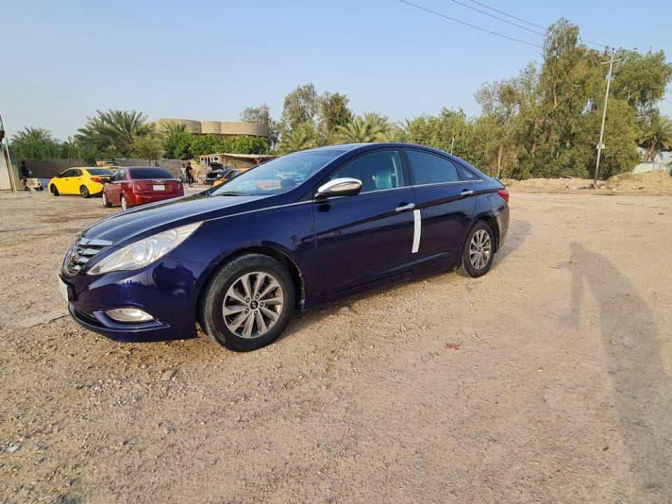 السلام عليكم
للبيع سوناتا موديل 2013 سياره بأسمنا تحويل ثاني يوم سنويه لشهر الثامن سنة 2027 مع العلم سيارة أمريكي حادثه من امريكا جاملغ امامي جهه عكس السايق مبدل نفس اللون مالته + قطعتين كلير 
 محرك 2400 GDi تبريد ثلج اشاير مري +كشن كهربائي 
مكاني حلة مركز 
لاستفسار ***********،،،،
***********
 متواجد اتصال + واتساب
