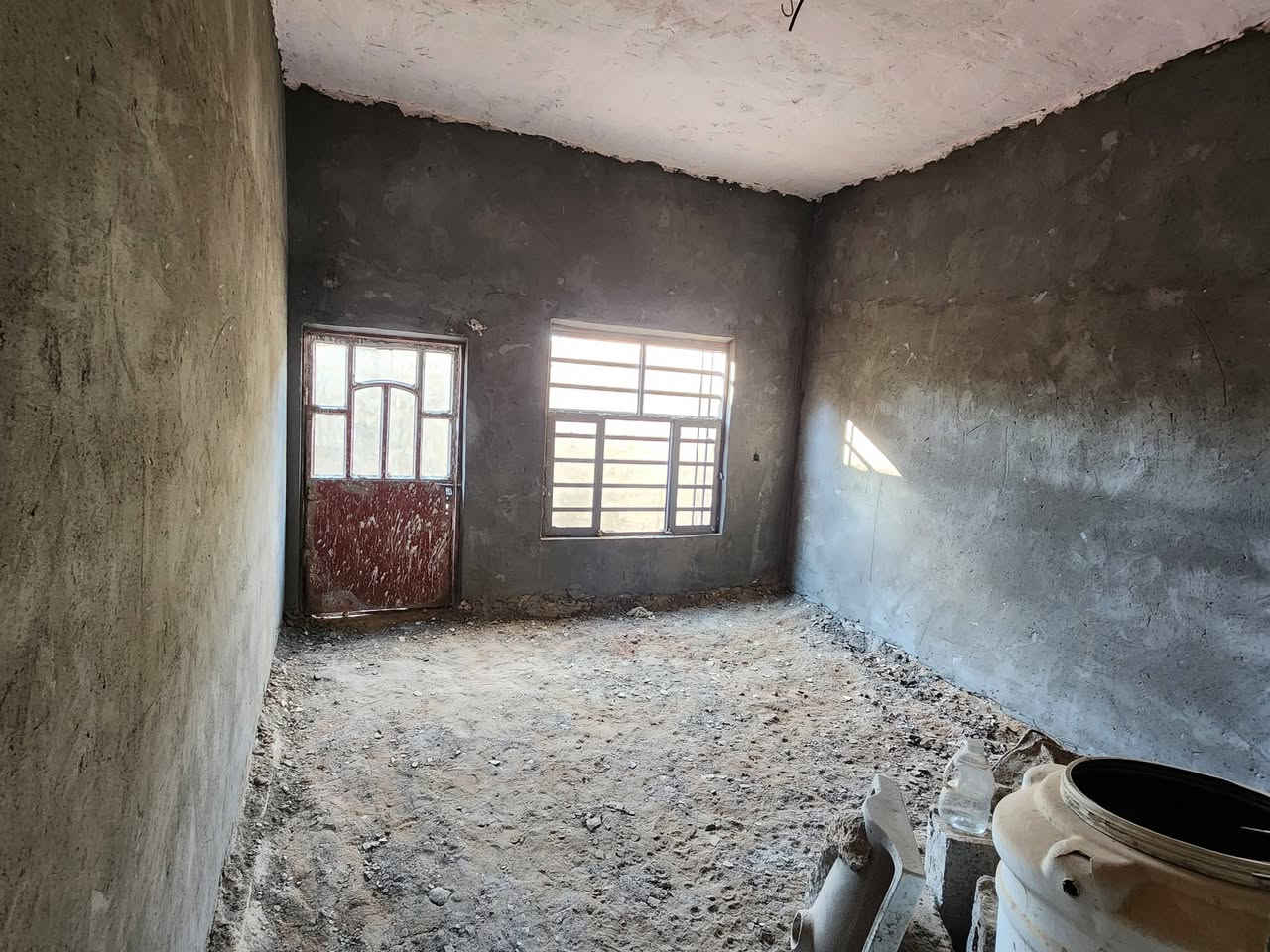 بيت للبيع  110م  البيت بعده ما كامل 
طابو زراعي سند 25 مداور بأسم المشتري  ,البيت مرقم 
يتكون صاله ومطبخ وغرفتين  وصحيات داخلية وخارجية العنوان البو جاسم خلف الحضاره شارع ابو وائل 
الاستفسار أتصل  ***********+*********** واتساب او مراسلة الصفحة ***********
