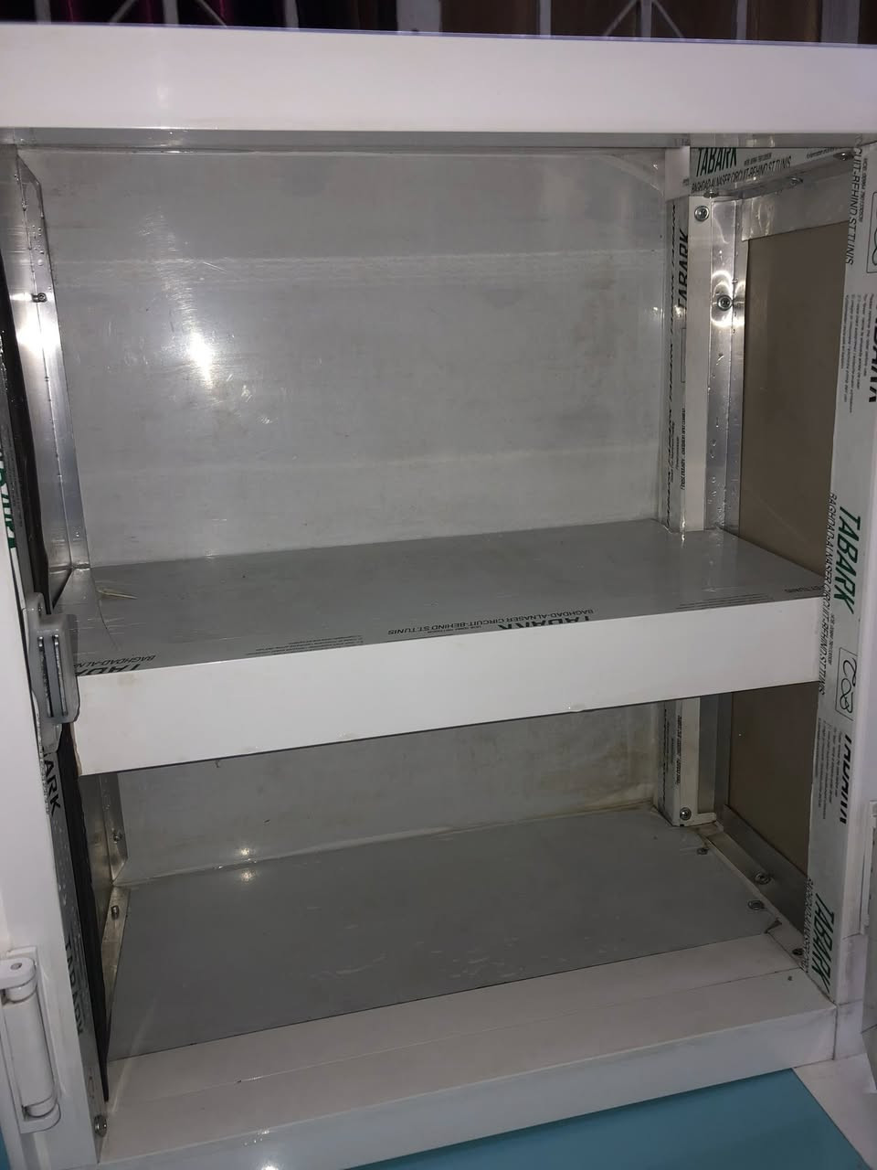 كاونتر نظيف جدا بعدة بجيس تفصال شغل درجة اولى قياس متر ونص السعر 250 متوفرة خدمة توصيل للاتصال ***********
