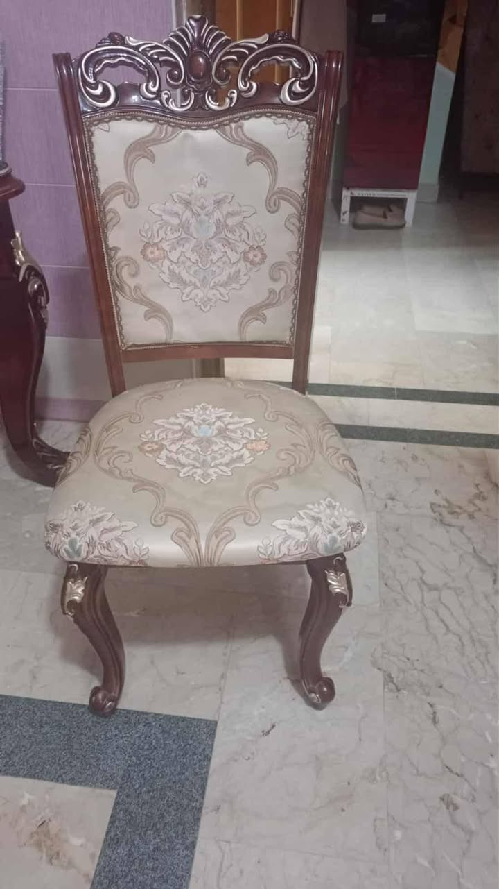 ميز زان اصلي للبيع مع ٨ كراسي ب٦٠٠ الف علما مشتري مليون ونص


**إذا كنت صاحب هذا الإعلان وتريد حذفه لأي سبب، رجاءا أرسل رسالة إلى الدعم الفني**