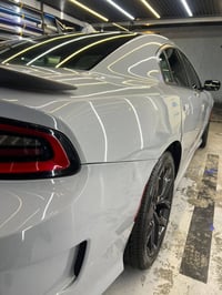 للبيع دوج جارجر  موديل 2022 اللون سموك  جيتي GT شفتات استيرن  كشنات حض...