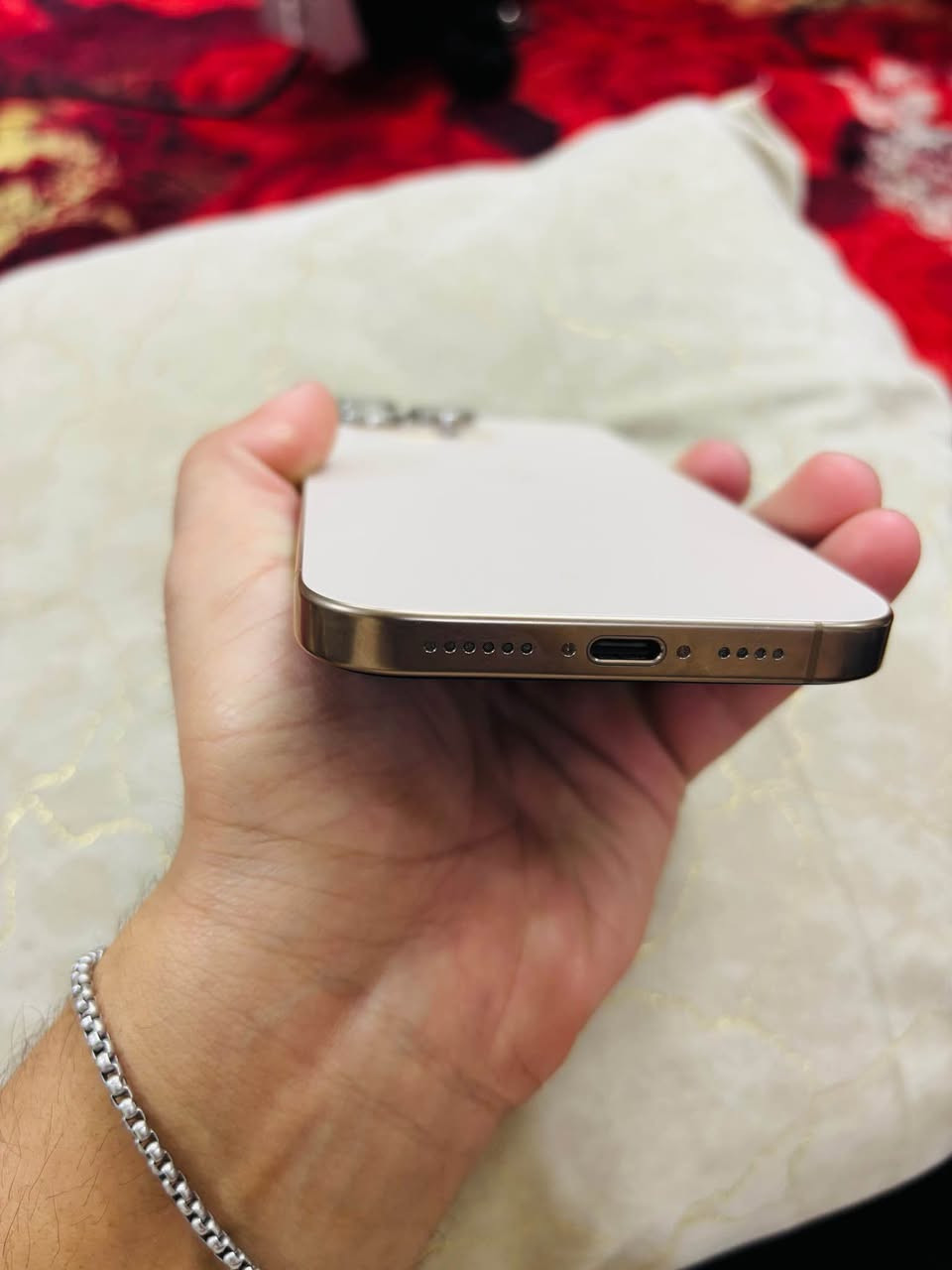 ايفون 16 برو ماكس 
جهاز نضافه 100/100
بطاريه 93
ذاكره 256
شريحه واحده 
السعر 1,400,000
 رقم *********** حلة, بابل
